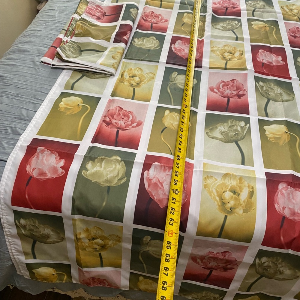Tweel Home Furnishings Shower Curtains (2)
Fabric Red/Yellow with Hooks Included